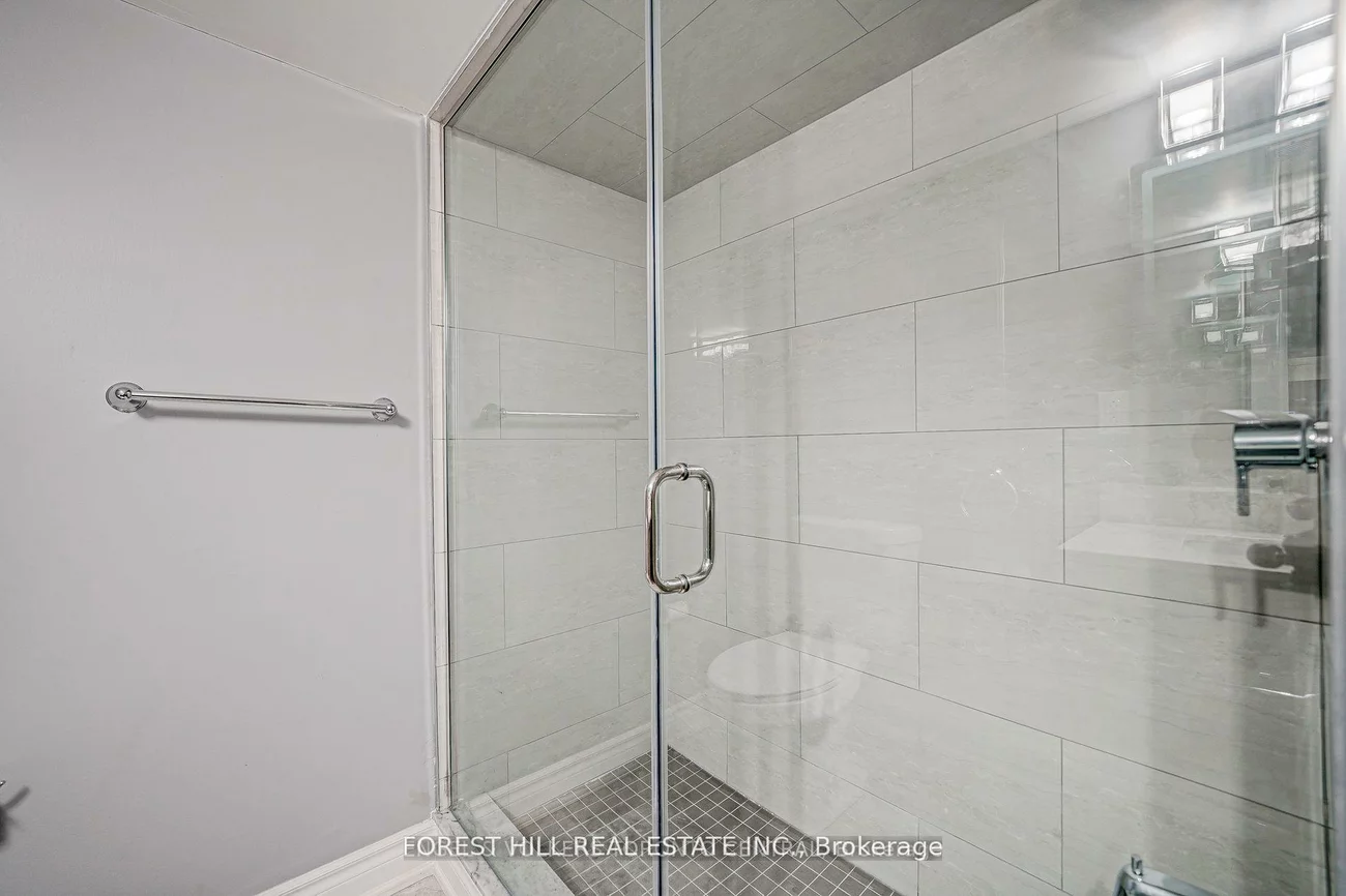 39A, Lippincott, Weston, Toronto