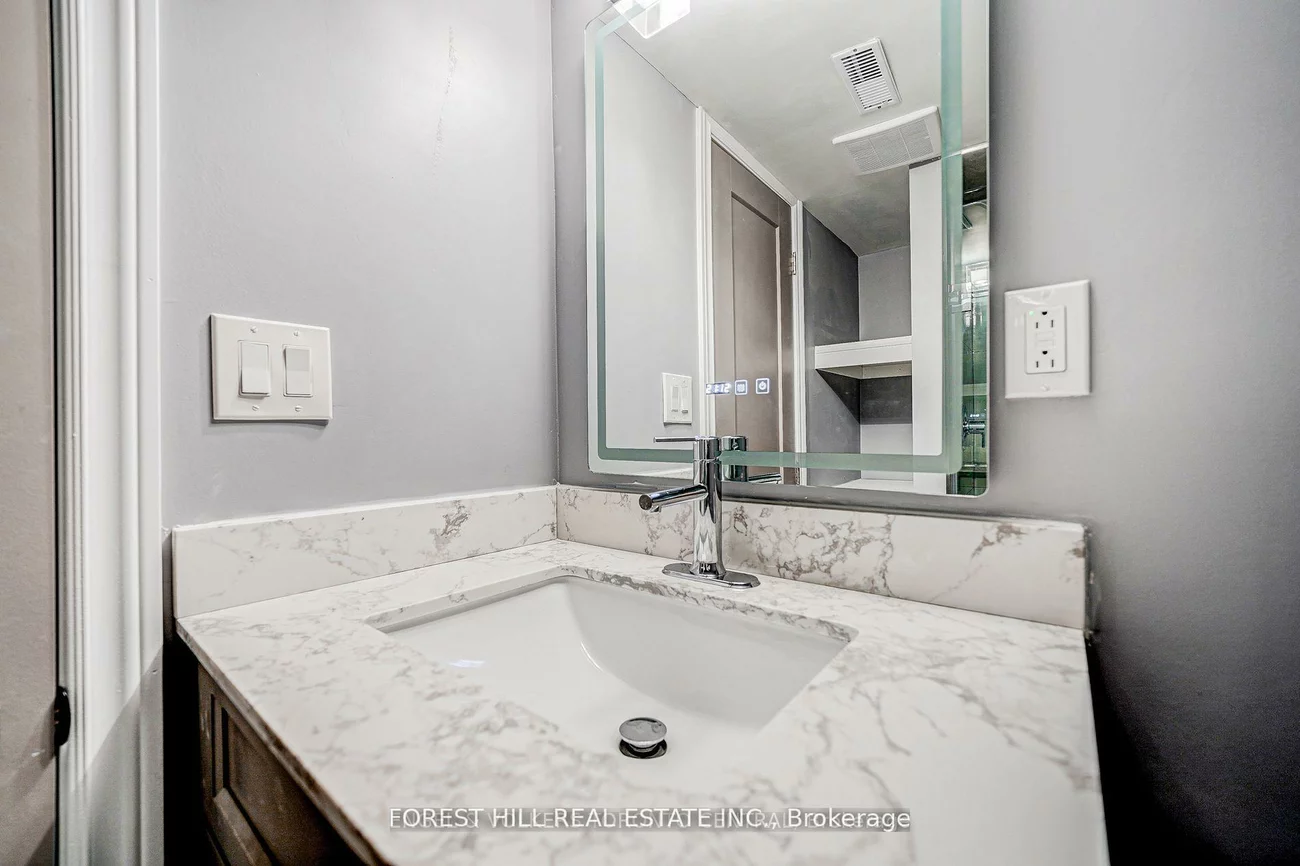 39A, Lippincott, Weston, Toronto