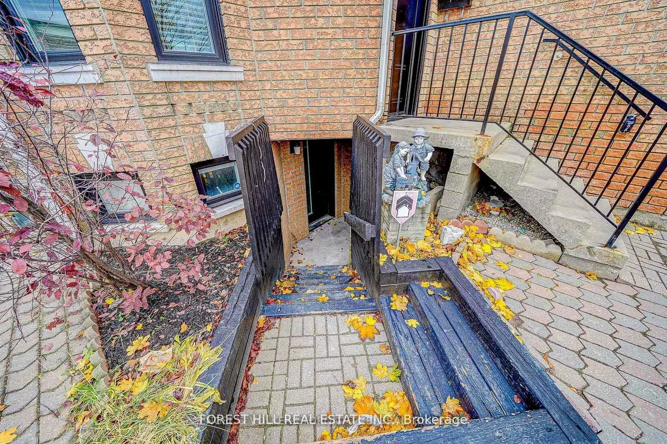 39A, Lippincott, Weston, Toronto