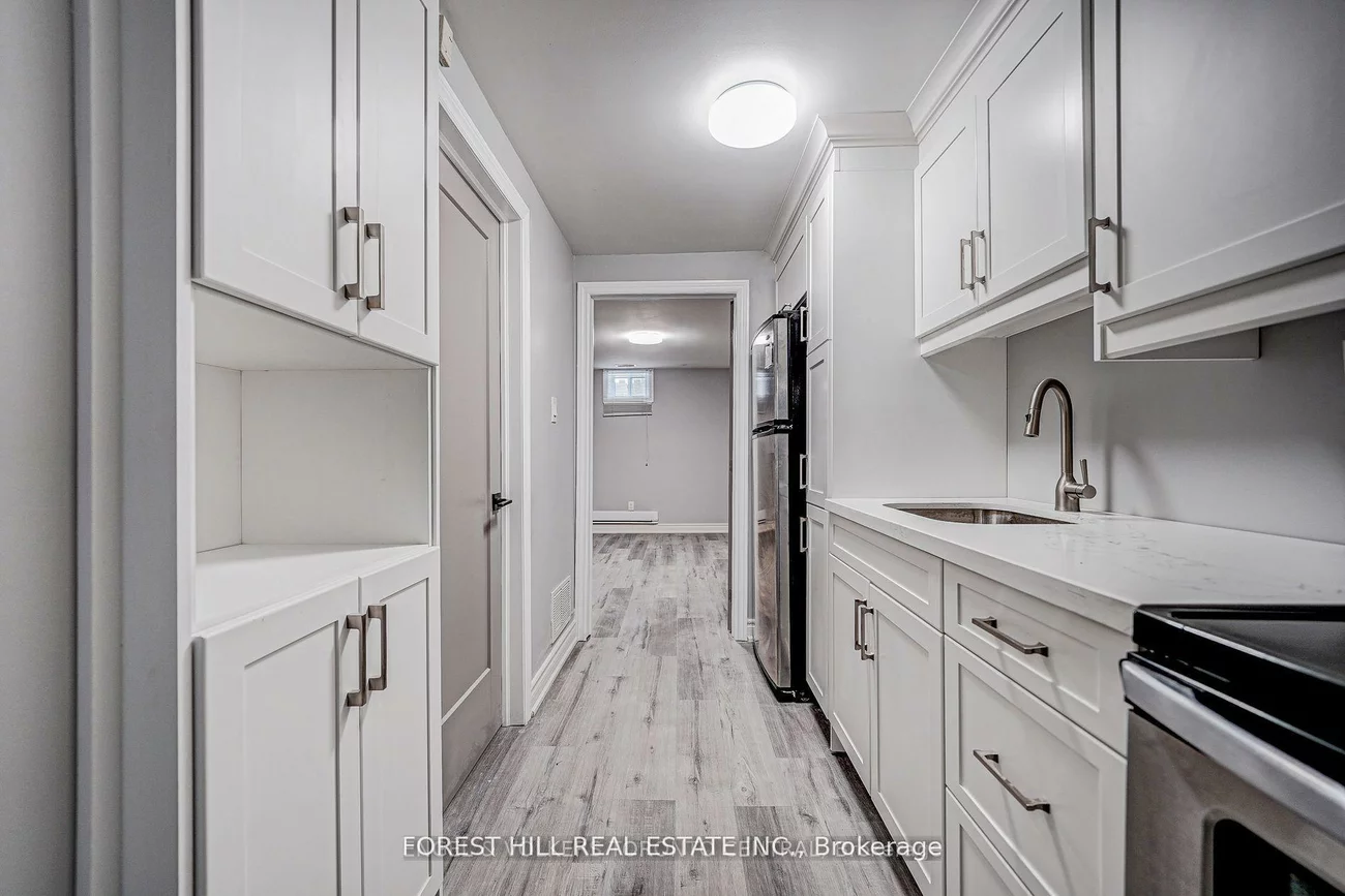 39A, Lippincott, Weston, Toronto