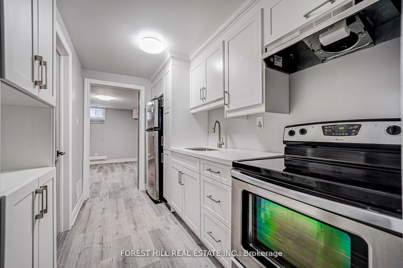 39A, Lippincott, Weston, Toronto