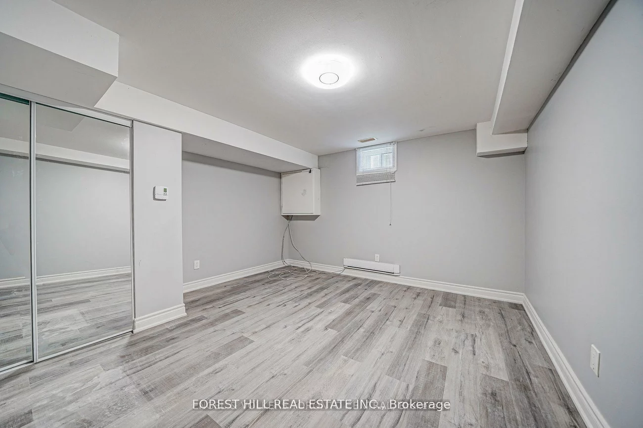 39A, Lippincott, Weston, Toronto