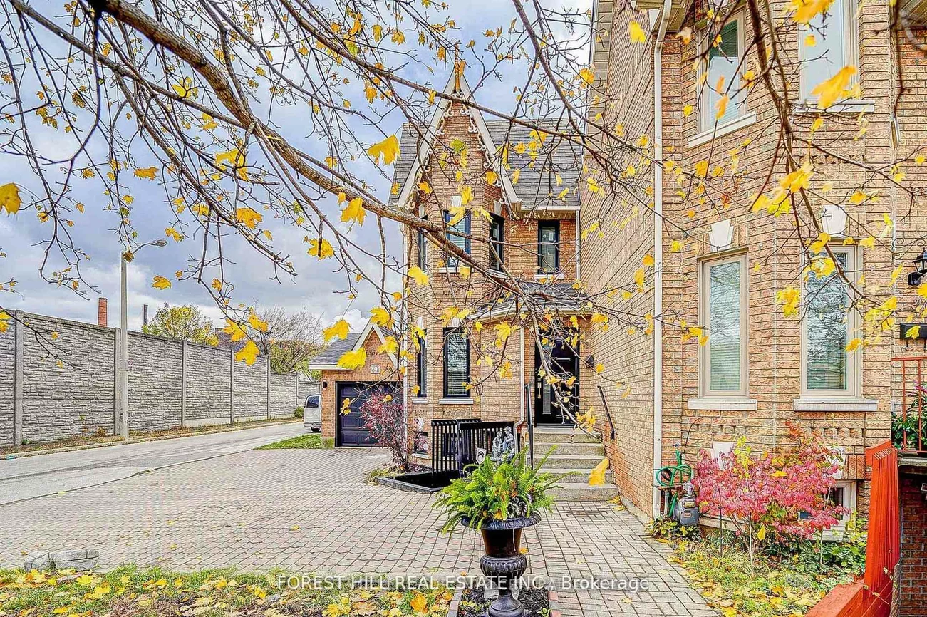 39A, Lippincott, Weston, Toronto