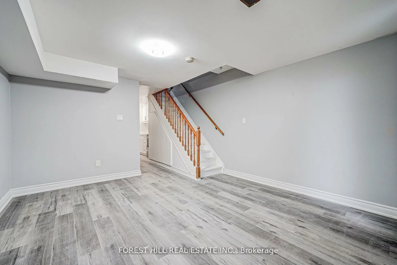 39A, Lippincott, Weston, Toronto