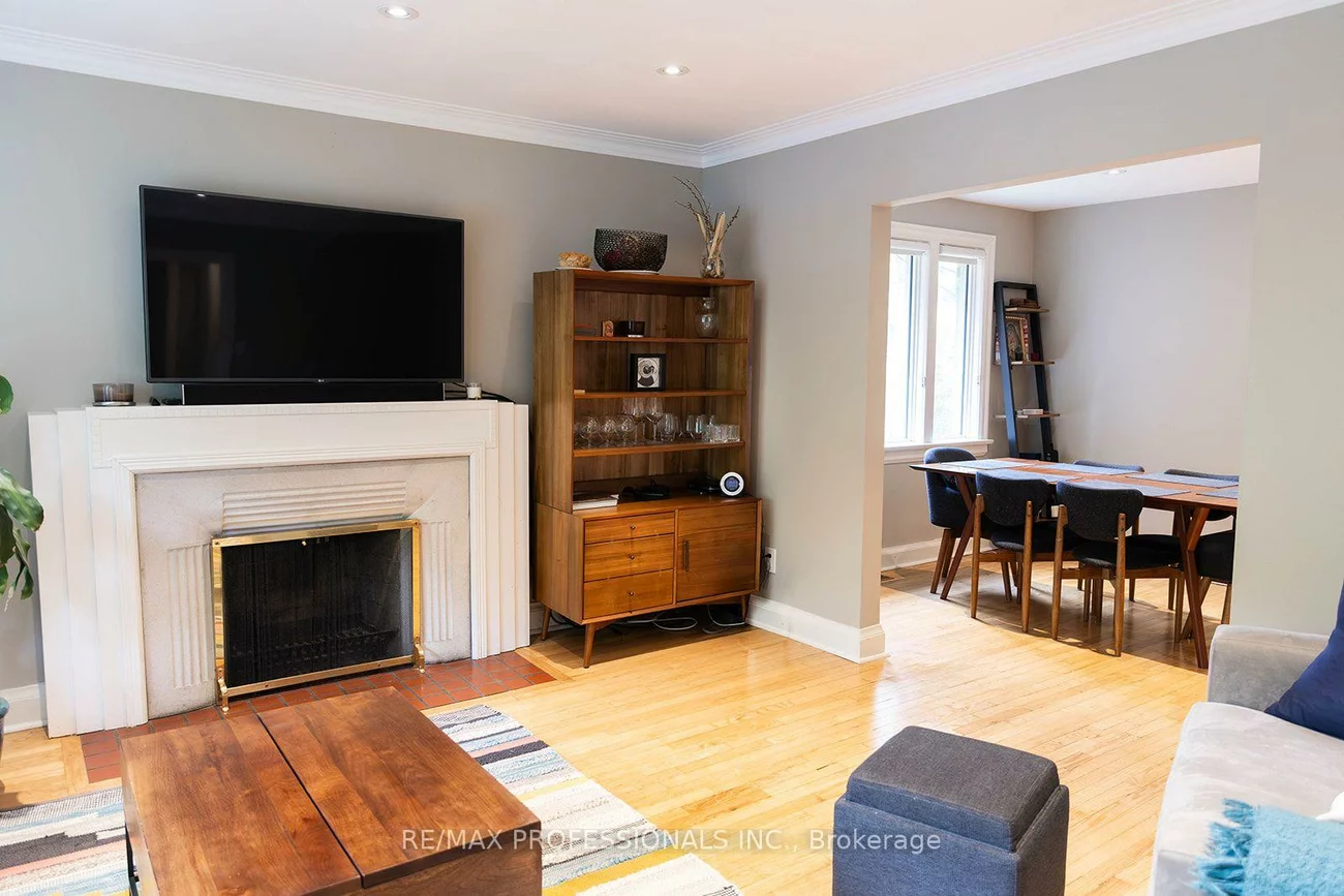 82, Ellis Park, High Park-Swansea, Toronto