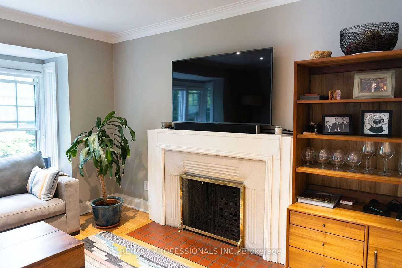 82, Ellis Park, High Park-Swansea, Toronto