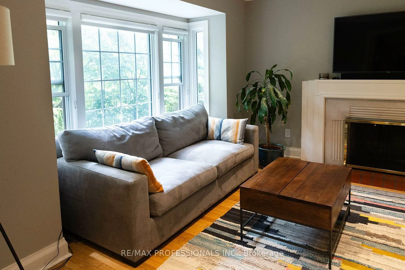 82, Ellis Park, High Park-Swansea, Toronto