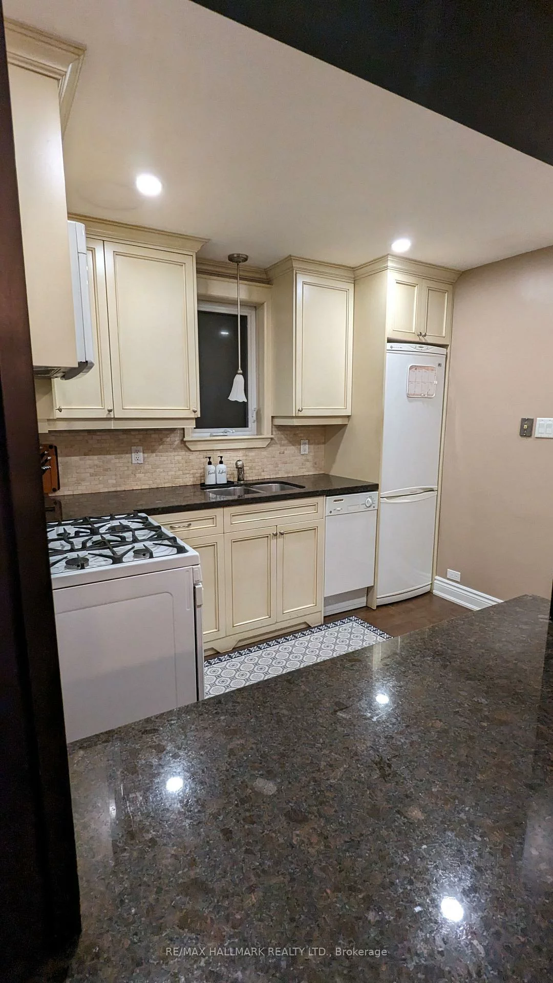 342, Whitmore, Briar Hill-Belgravia, Toronto