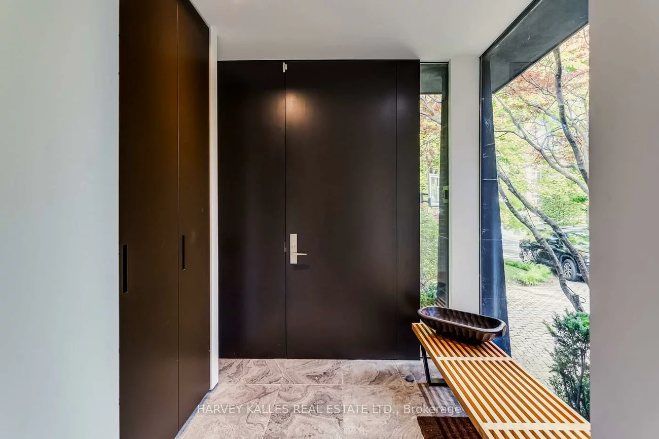 11, Shorncliffe, Casa Loma, Toronto