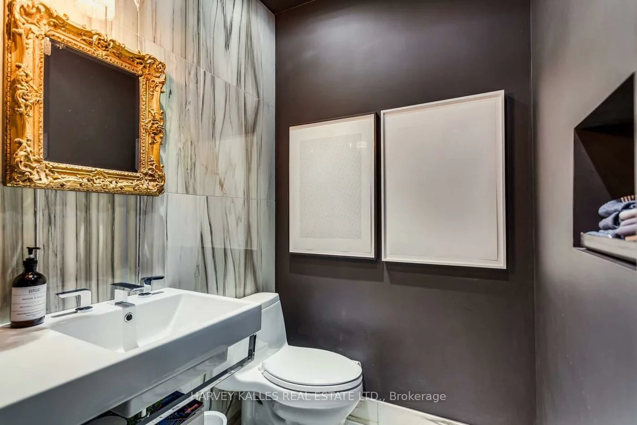 11, Shorncliffe, Casa Loma, Toronto