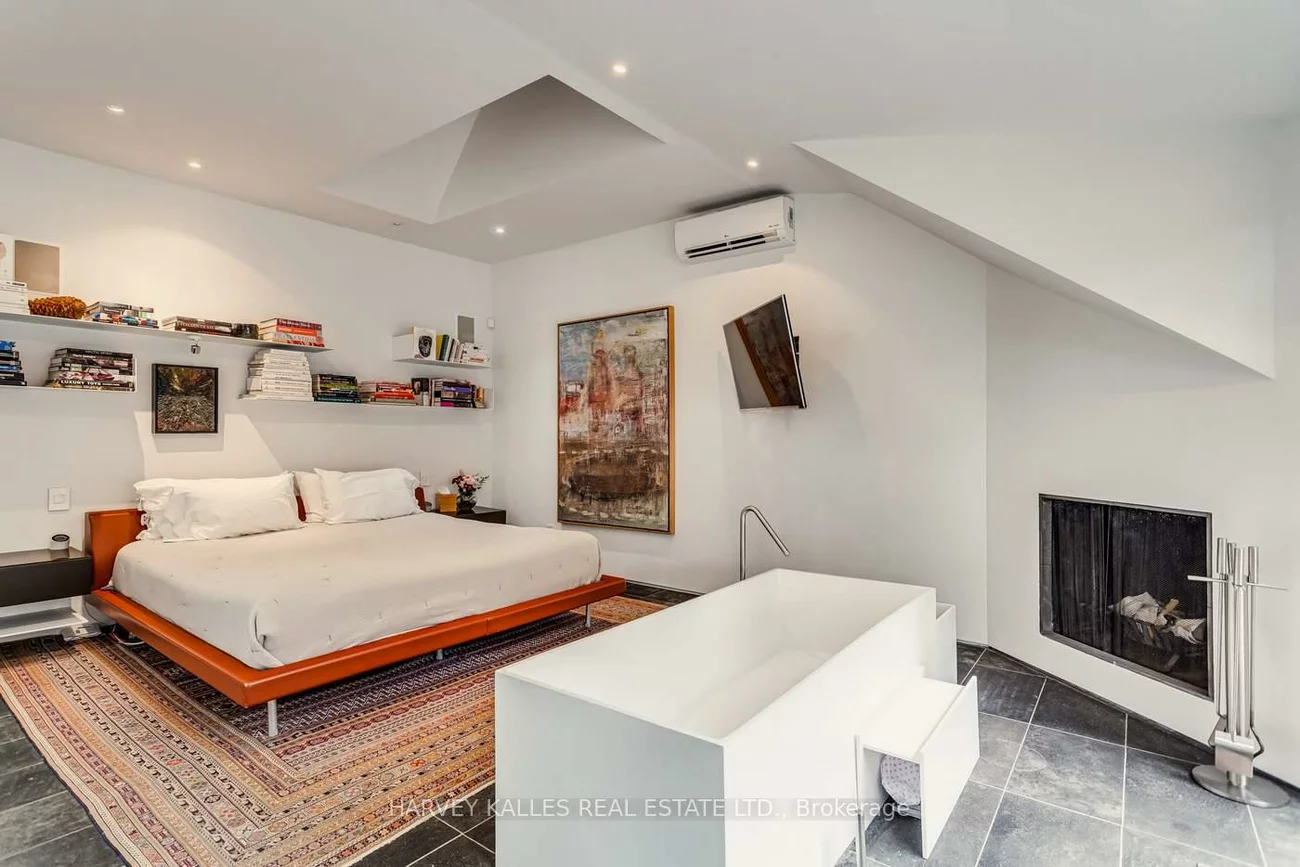 11, Shorncliffe, Casa Loma, Toronto