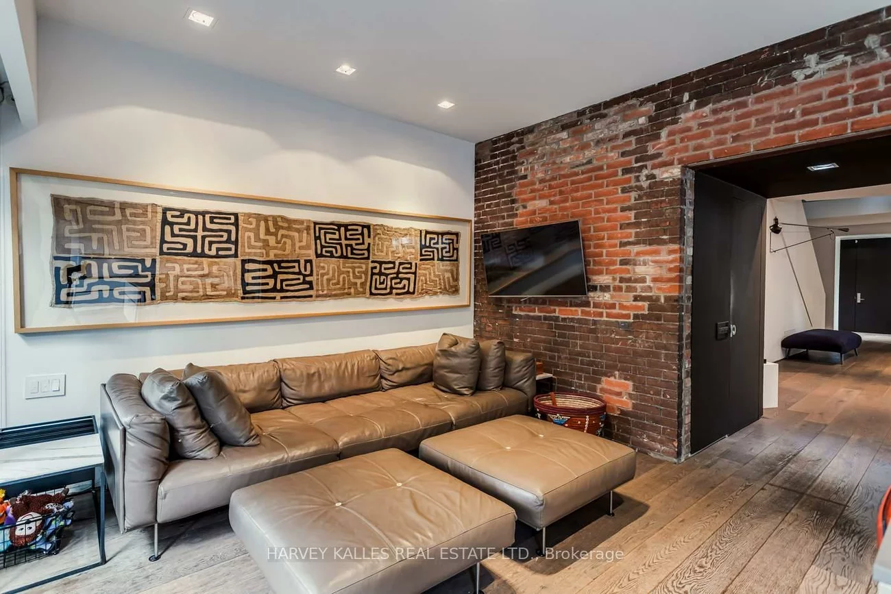 11, Shorncliffe, Casa Loma, Toronto