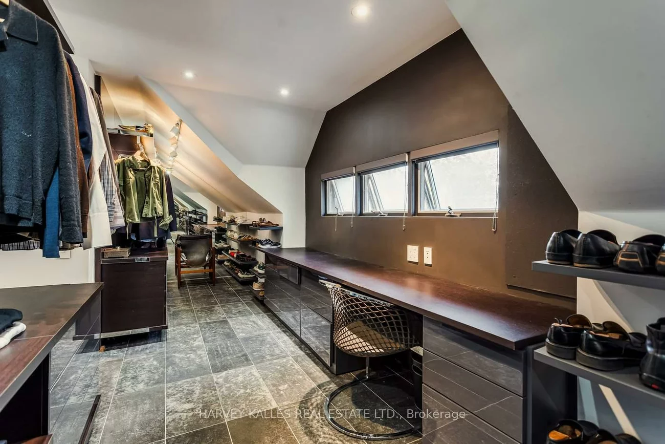 11, Shorncliffe, Casa Loma, Toronto
