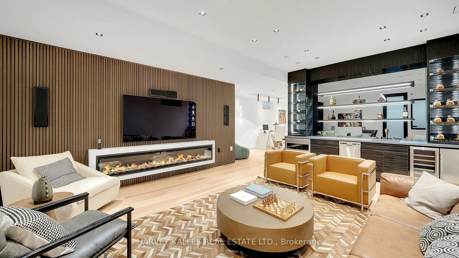 4, Douglas, Leaside, Toronto