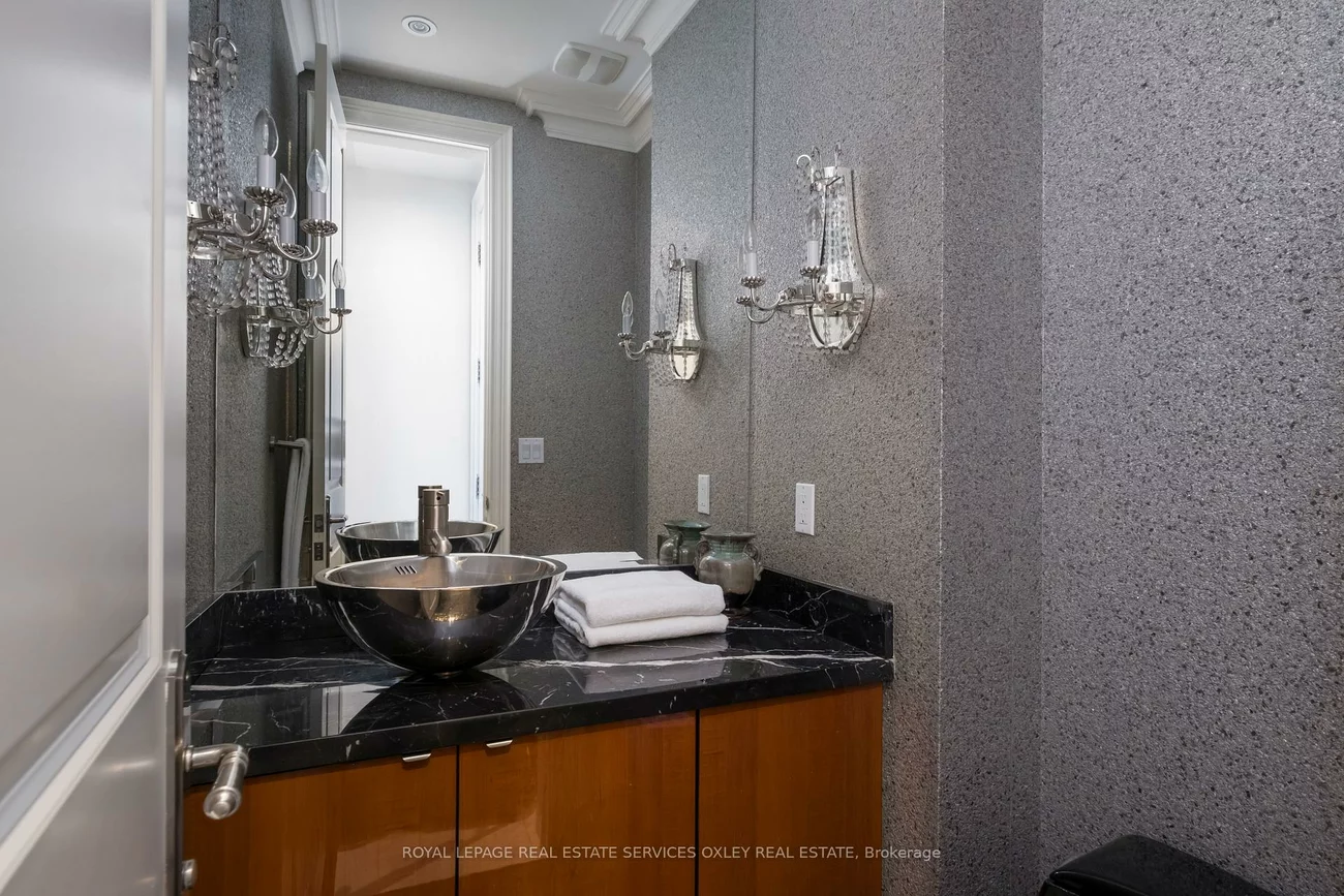 22, Birch, Yonge-St. Clair, Toronto
