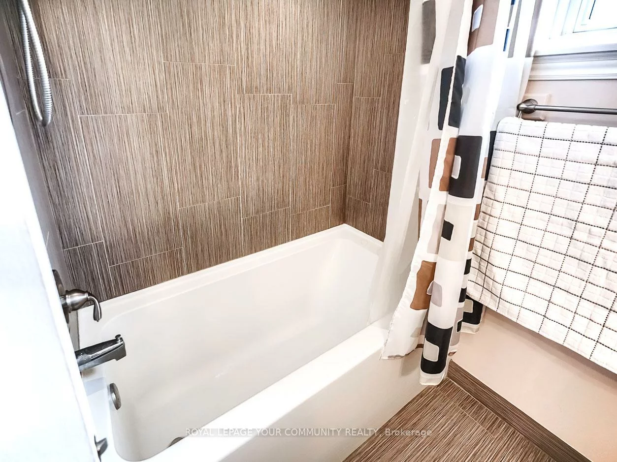 46, Fontainbleau, Newtonbrook West, Toronto