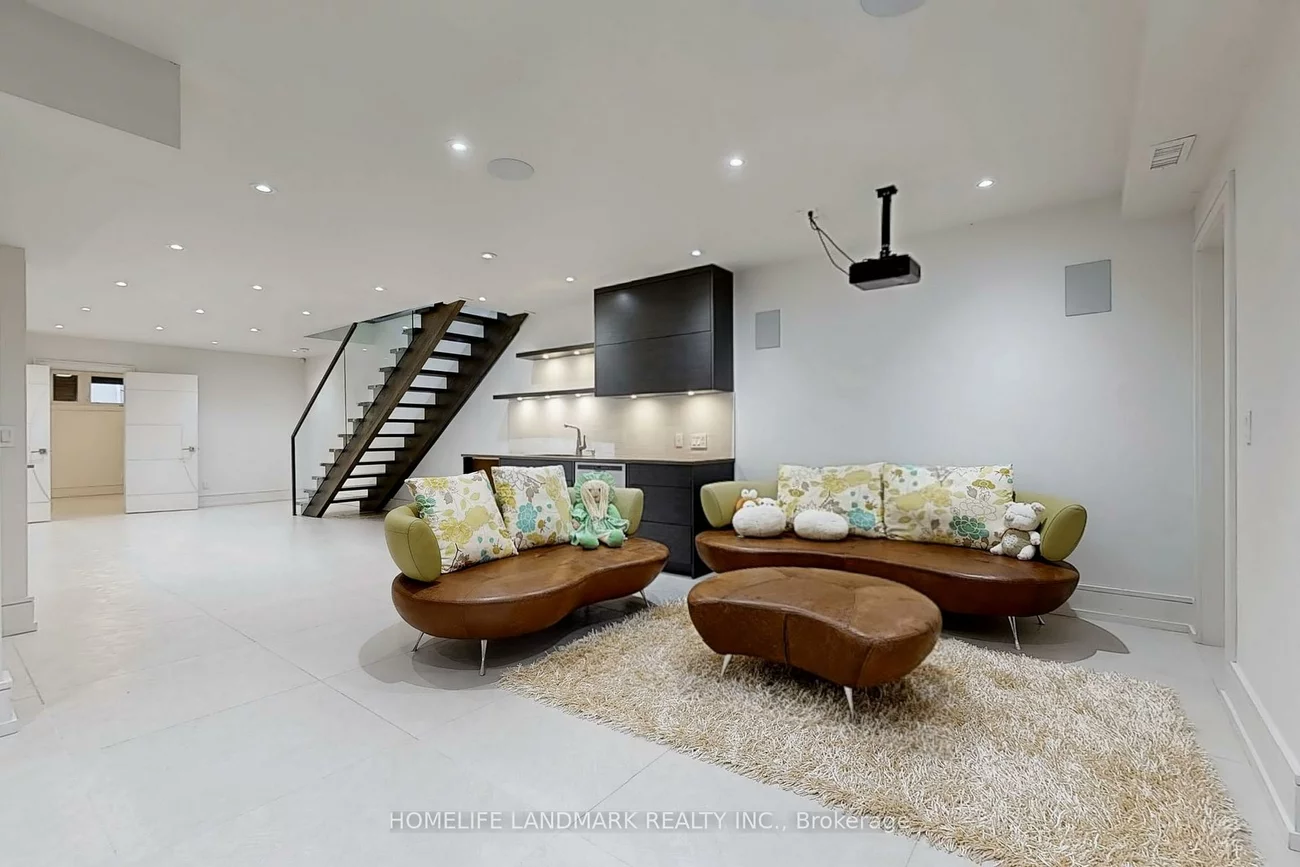 301, Jedburgh, Lawrence Park North, Toronto