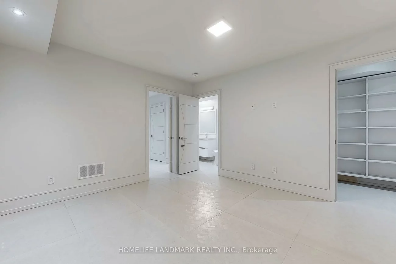 301, Jedburgh, Lawrence Park North, Toronto