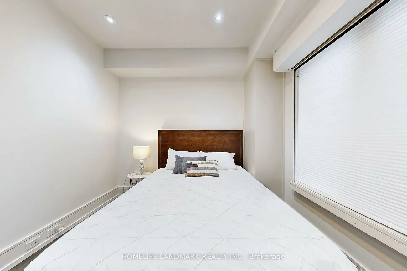 301, Jedburgh, Lawrence Park North, Toronto