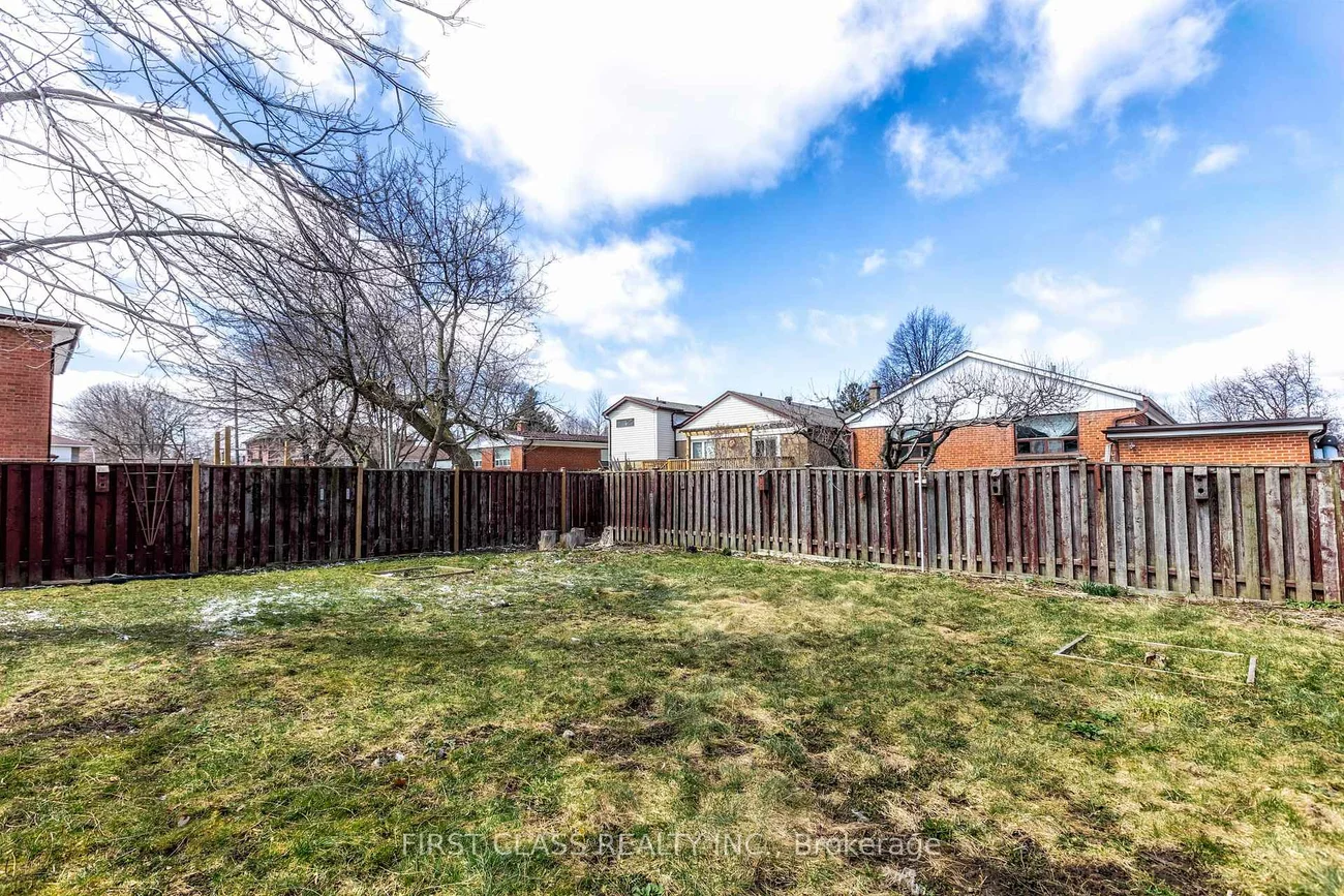 196, Acton, Bathurst Manor, Toronto