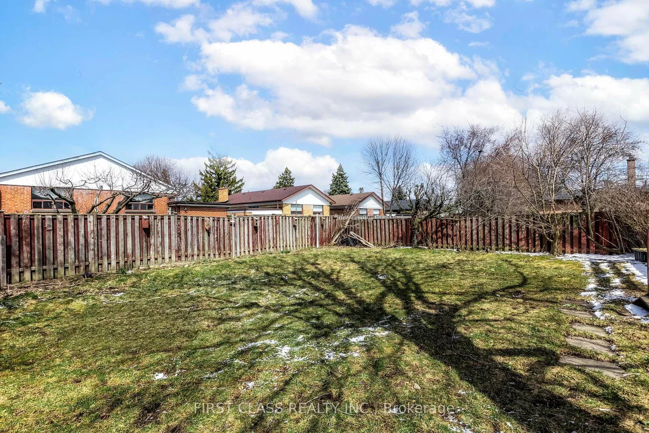 196, Acton, Bathurst Manor, Toronto