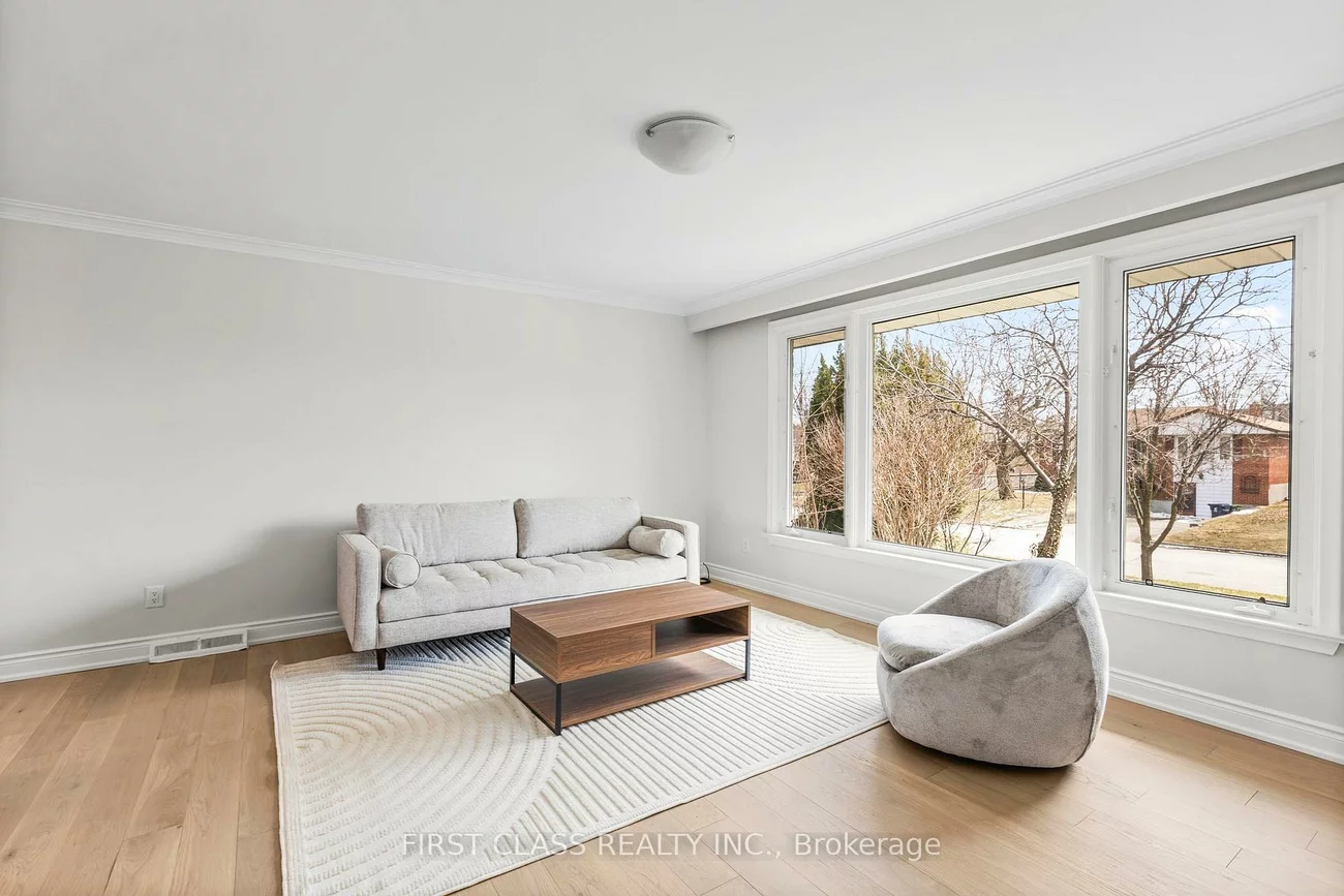 196, Acton, Bathurst Manor, Toronto