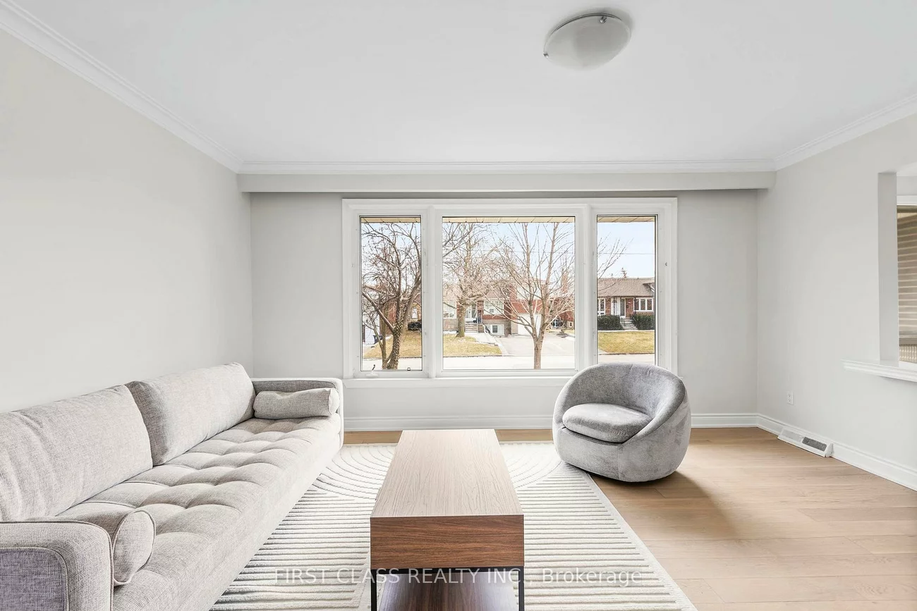 196, Acton, Bathurst Manor, Toronto