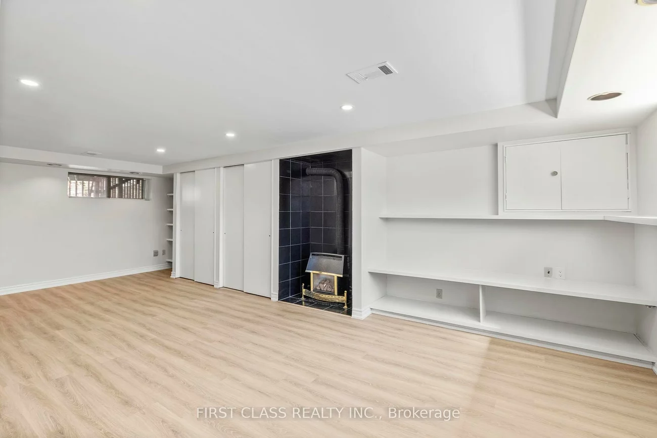 196, Acton, Bathurst Manor, Toronto