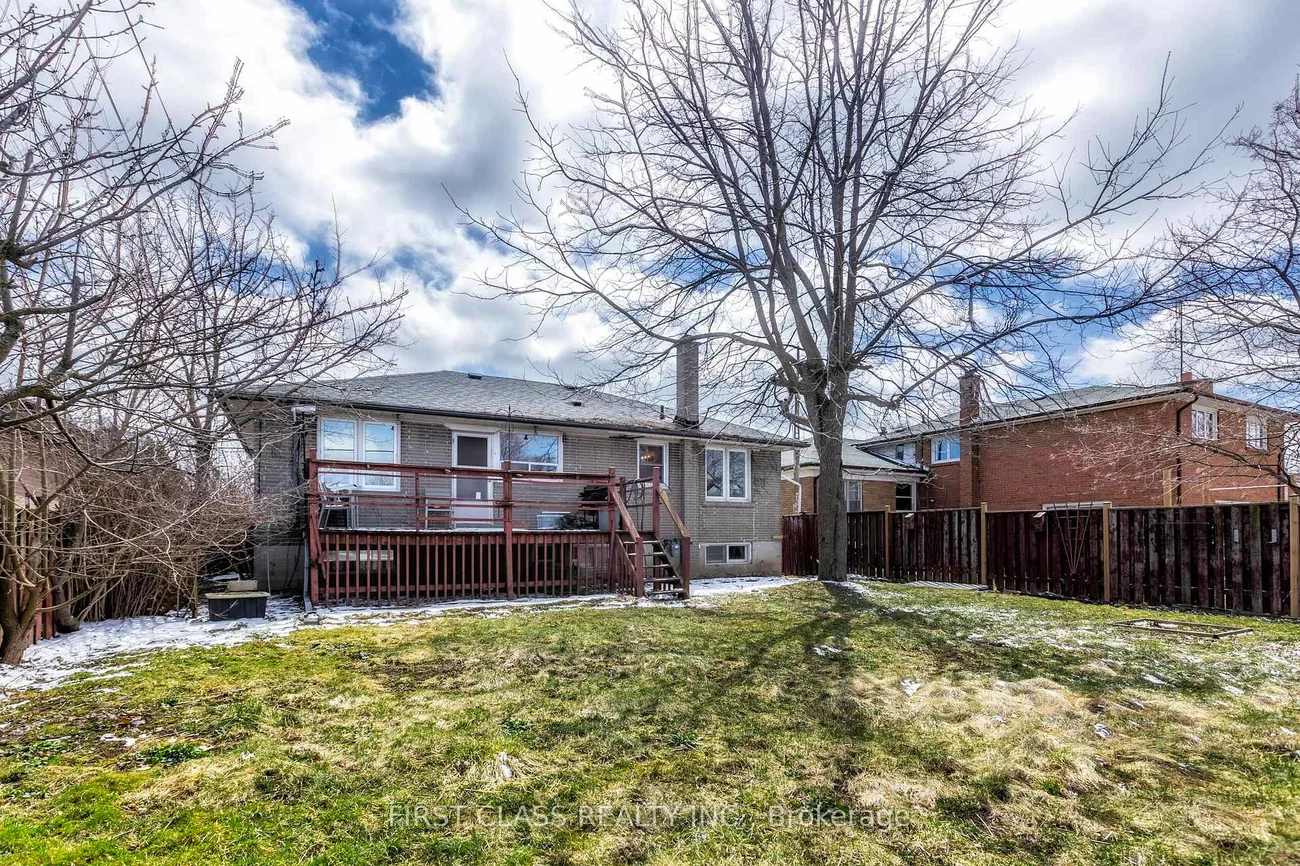 196, Acton, Bathurst Manor, Toronto