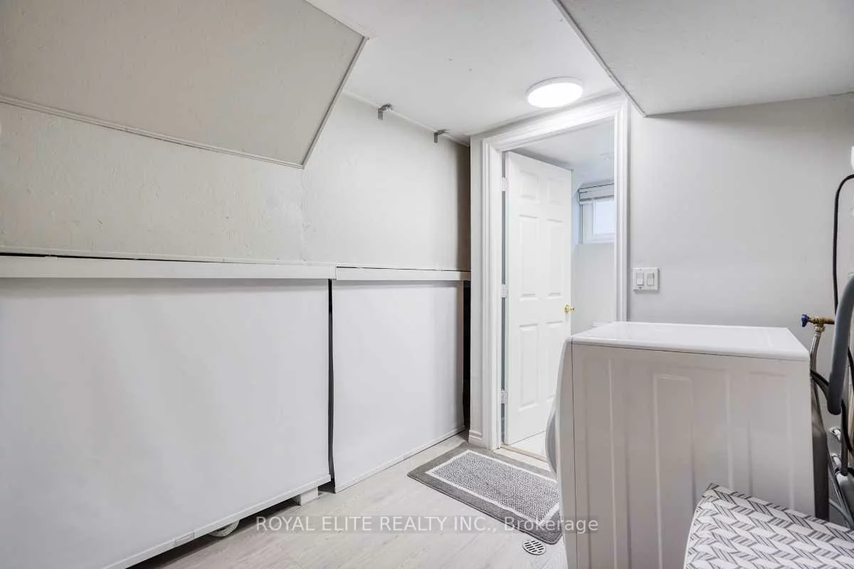2, Lesgay, Don Valley Village, Toronto