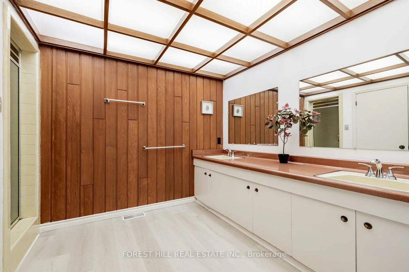 10, Courtwood, Bayview Village, Toronto