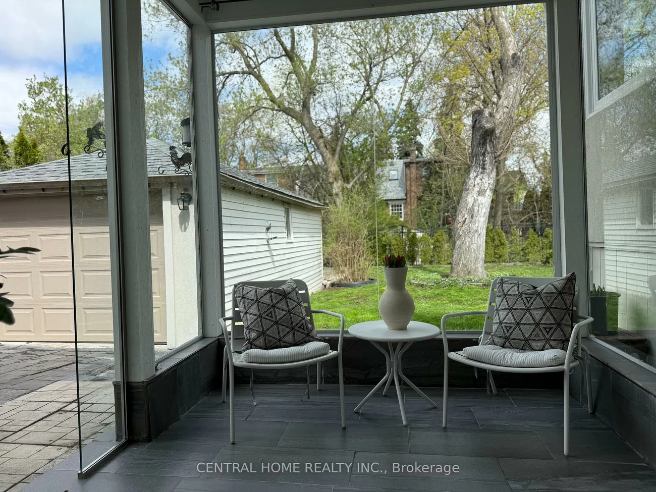298, Poyntz, Lansing-Westgate, Toronto