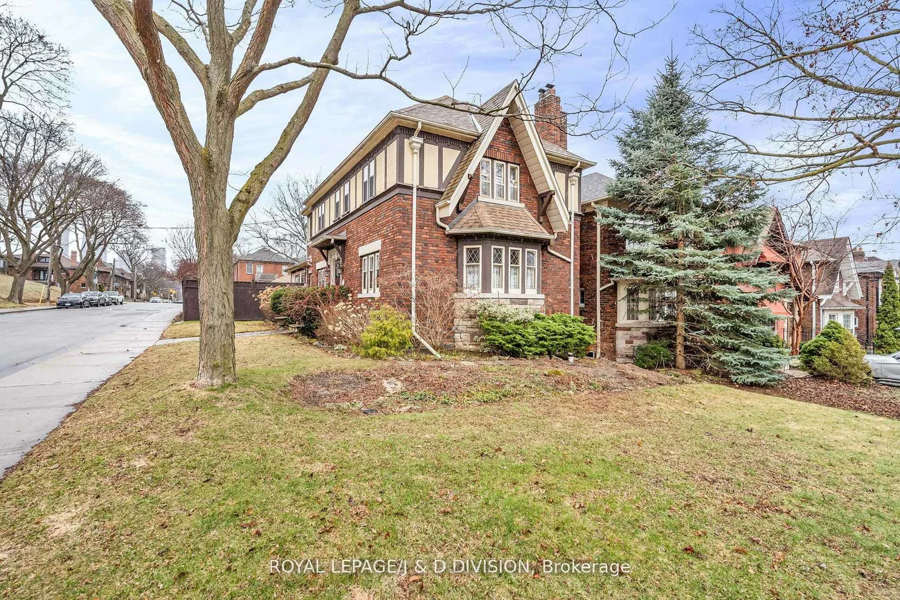 77, College View, Forest Hill South, Toronto