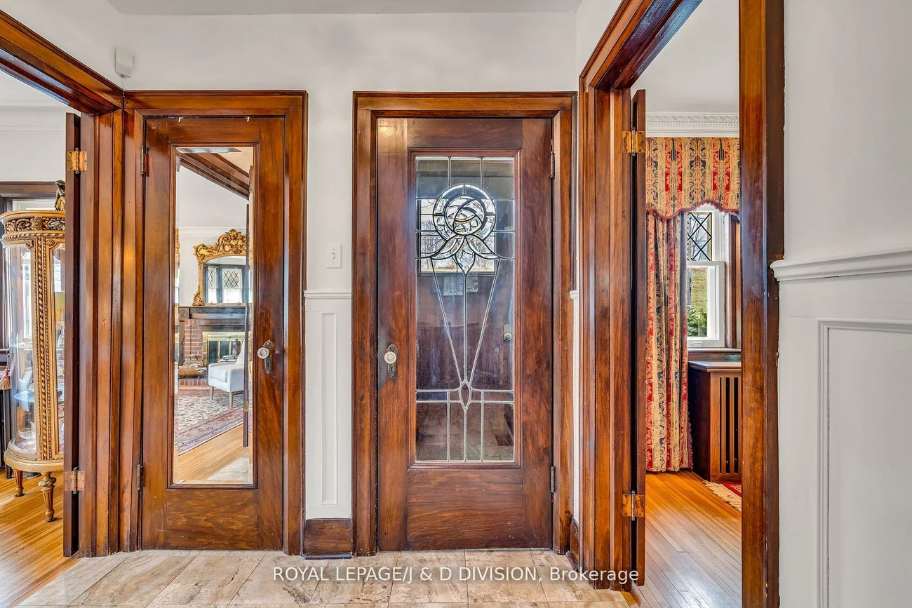 77, College View, Forest Hill South, Toronto