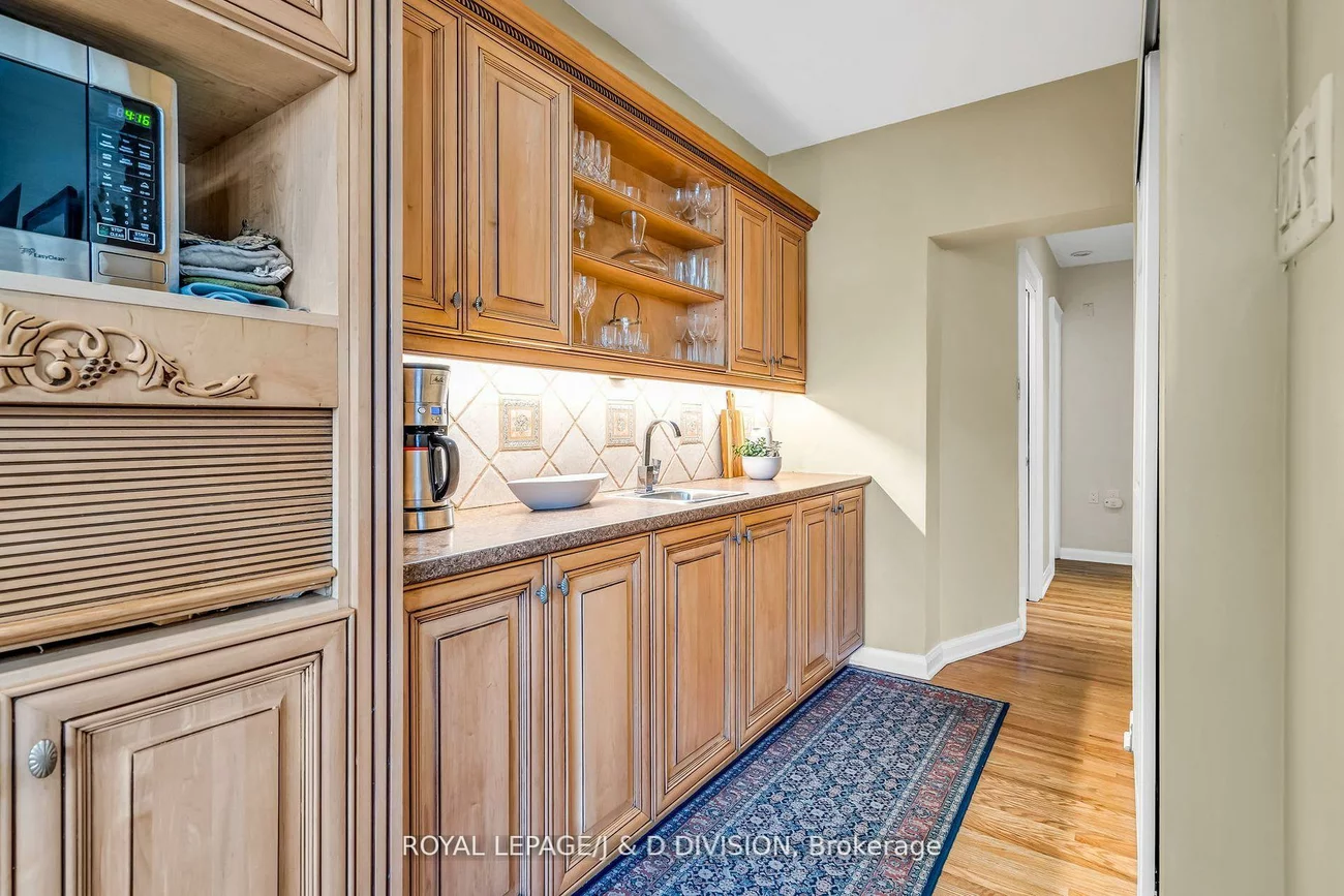 77, College View, Forest Hill South, Toronto