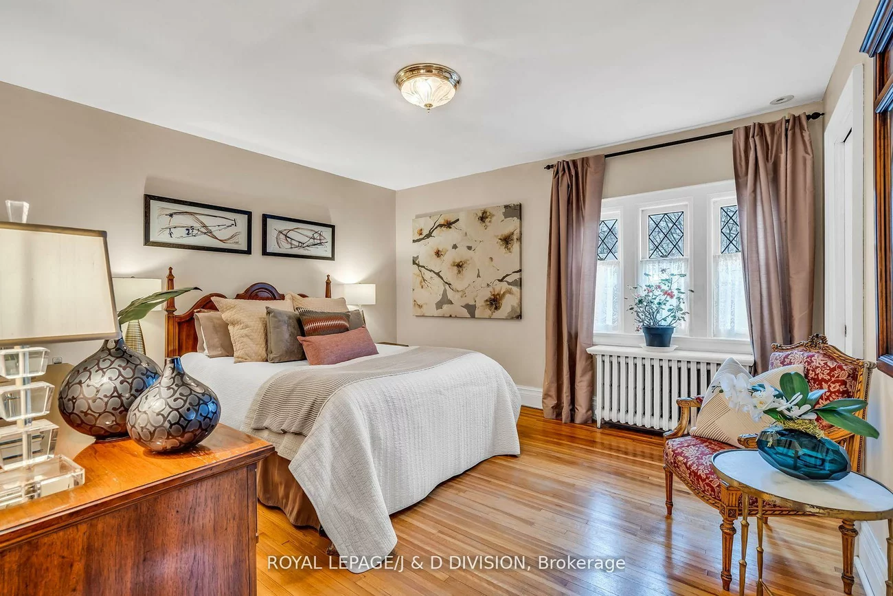 77, College View, Forest Hill South, Toronto