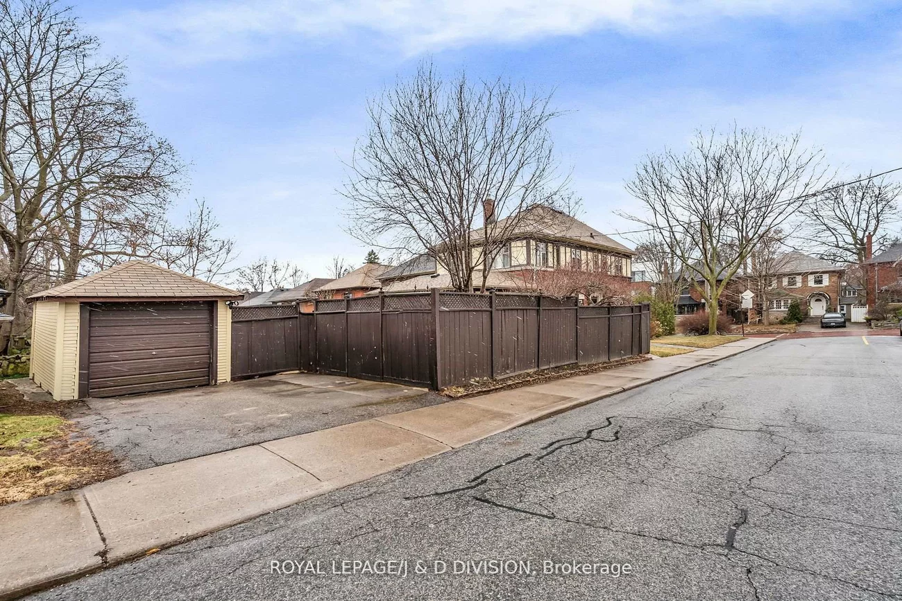 77, College View, Forest Hill South, Toronto