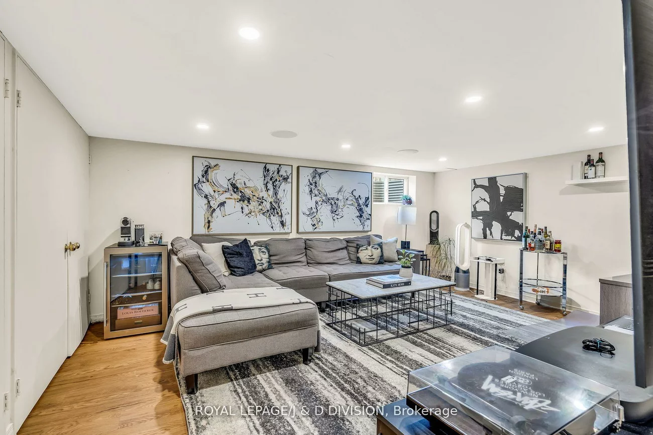77, College View, Forest Hill South, Toronto