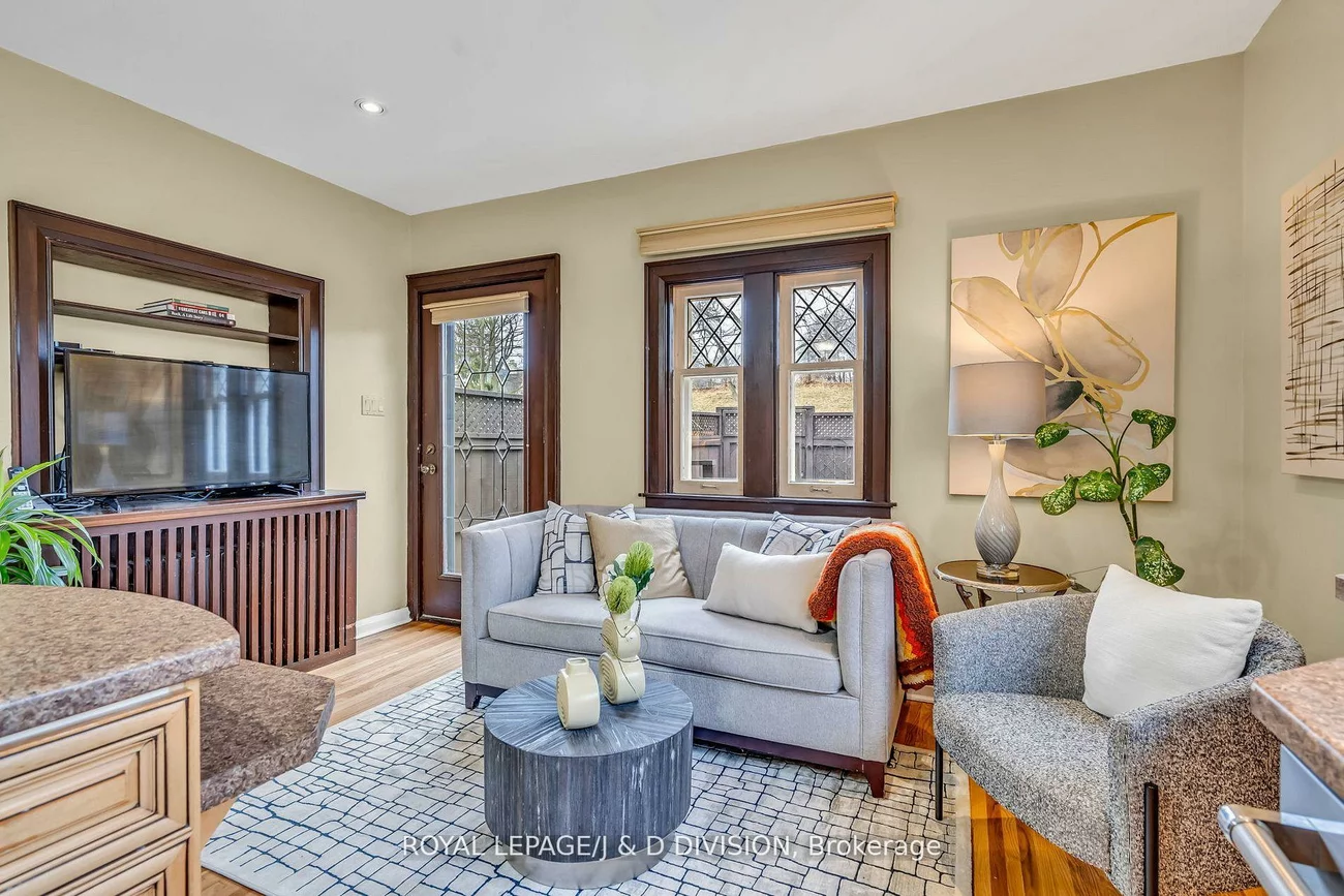 77, College View, Forest Hill South, Toronto