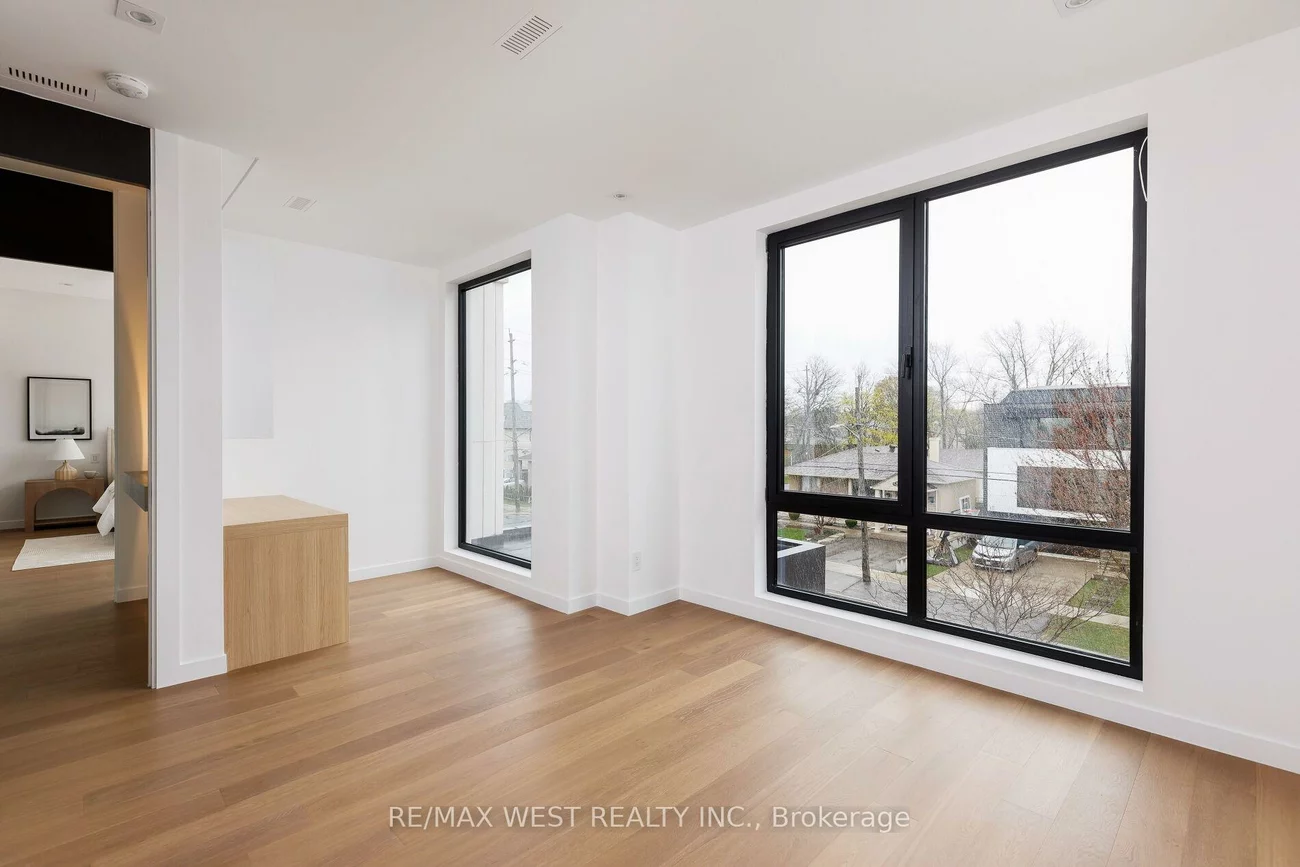 310, Patricia, Newtonbrook West, Toronto