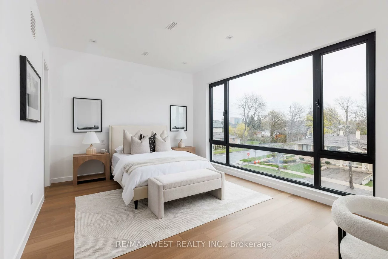 310, Patricia, Newtonbrook West, Toronto