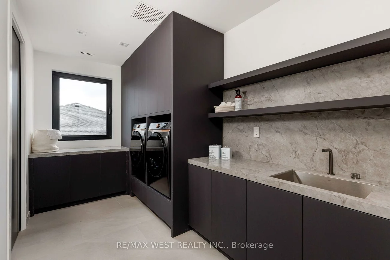 310, Patricia, Newtonbrook West, Toronto