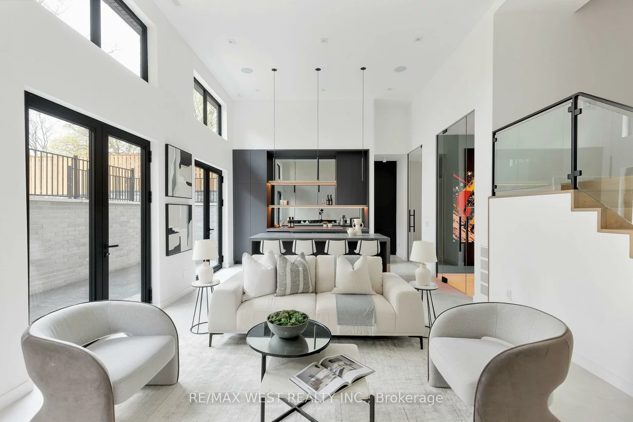 310, Patricia, Newtonbrook West, Toronto