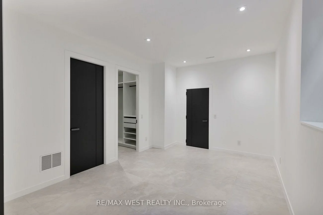 310, Patricia, Newtonbrook West, Toronto