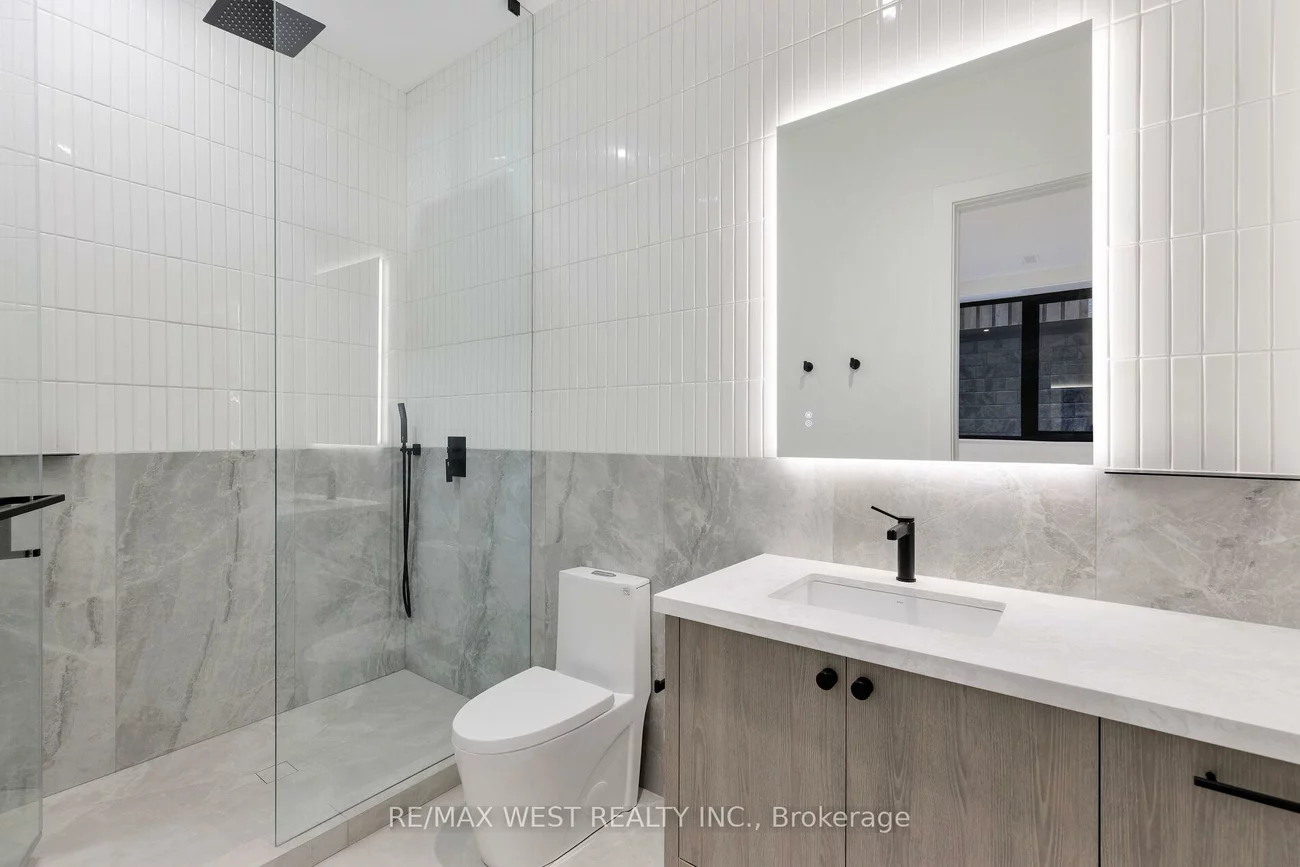 310, Patricia, Newtonbrook West, Toronto