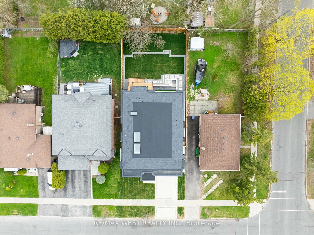 310, Patricia, Newtonbrook West, Toronto