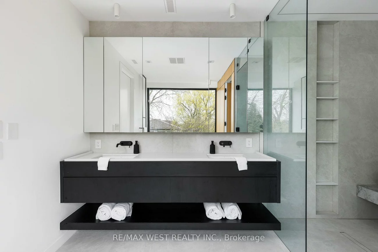 310, Patricia, Newtonbrook West, Toronto
