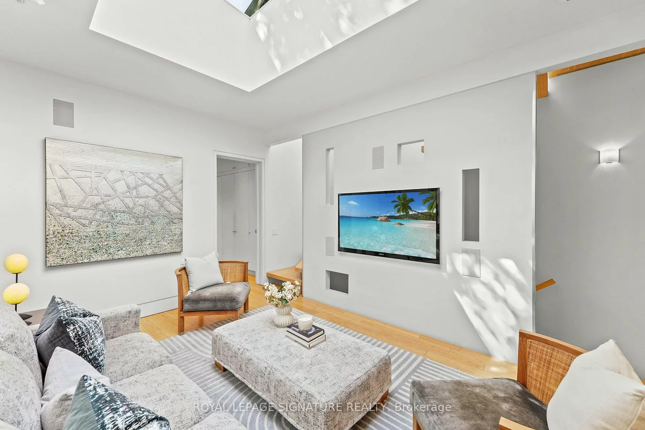 215, Bowood, Lawrence Park North, Toronto