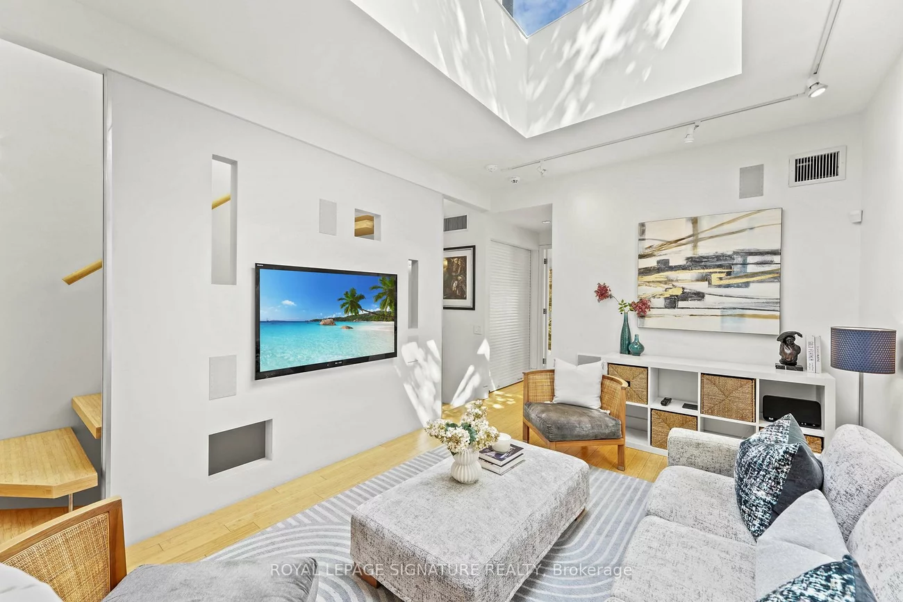 215, Bowood, Lawrence Park North, Toronto