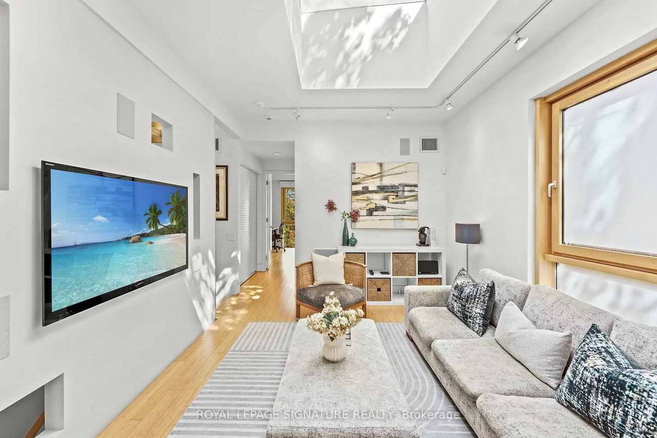 215, Bowood, Lawrence Park North, Toronto